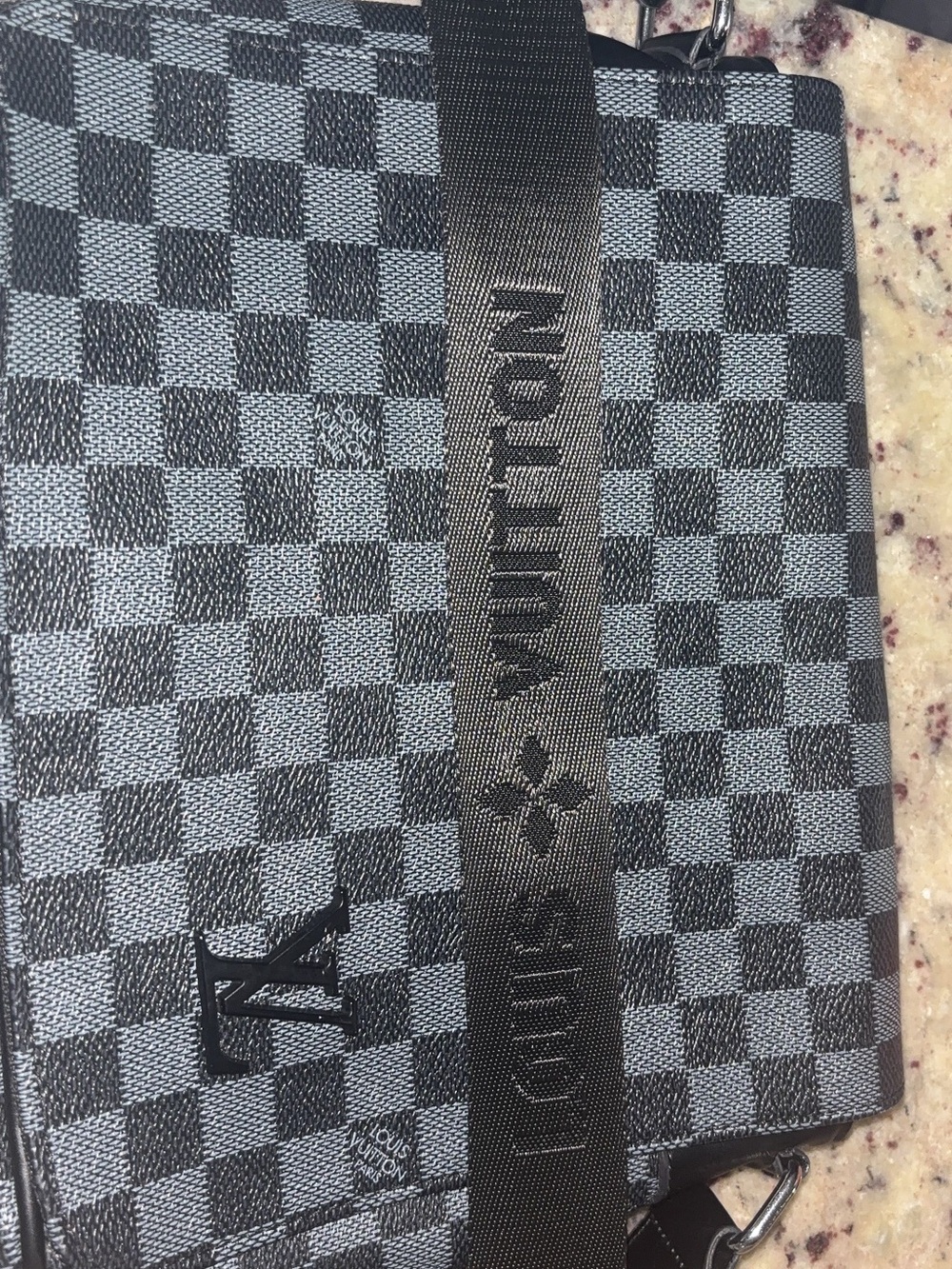Louis Vuitton Damier Graphite Messenger Bag - Black/Gray